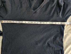 Uniqlo Men's Long Sleeve V-Neck T-Shirt