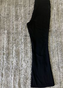 Black Flare Leggings with Pockets – High-Waist Str