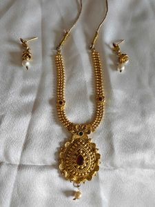 Gold Tone Necklace & Earring Set