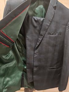 Men's suit (free delivery) New Condition