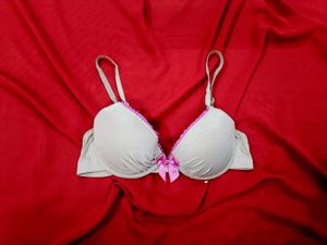 🇳🇿💫🎀Comfortable Light Grey Bra with Pink Trim
