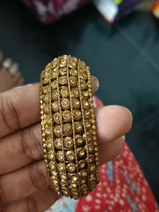 Elegant Gold-Toned Bangle