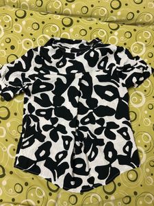Stylish Black &amp; White Floral Print Top
