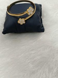 Elegant Floral Bangle Bracelet