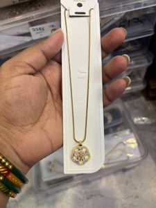 Elegant Flower Pendant Necklace