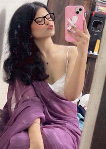 saree with backless blause