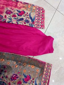 Pakistani Woolen Floral Kurta Set With Shawl