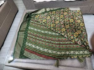 Elegant Floral Print Saree 💝🔥