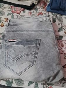 Grey Acid Wash Denim Jeans ✨️✨️