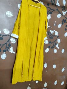 White Sleeveless Gown With Mustard Yellow Shurg