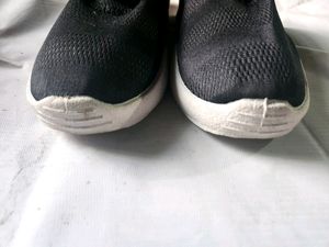 Comfortable Black Running Shoes