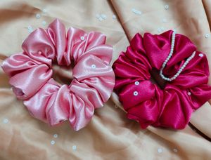 PINK 💗(2)Scrunchies