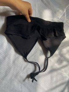 black sports bra