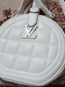 Chic White Quilted Round Crossbody Bag