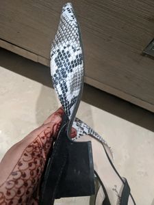 Very Good Condition Sandals