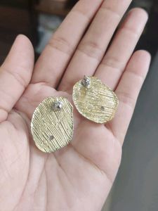 Elegant Pearl and Gold Earrings