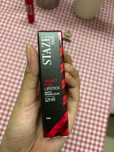 Staze Velvet Kiss Lipstick - Matte Intense Color