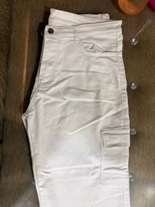 Trendy Low-Waist White Cargo Pants | Relaxed Fit 6