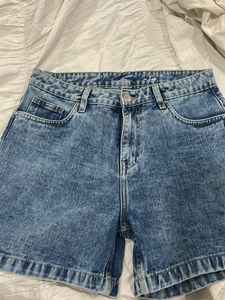 dark wash blue denim shorts