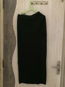 Chic Black Skirt with Slit