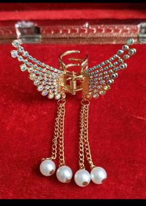 Combo of floral earring with butterfly claw clip