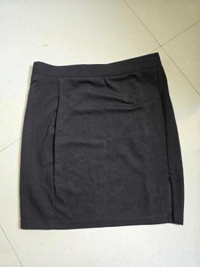 Chic Black Mini Skirt