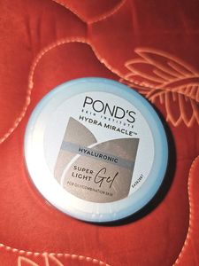 Pond's super light gel