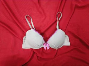 🇳🇿💫🎀Comfortable Light Grey Bra with Pink Trim