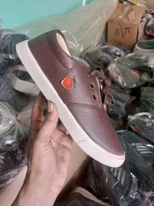 NEW NO USED CASUAL SNEAKERS SHOES FOR MEN.