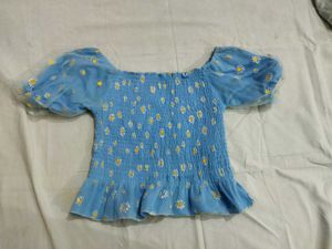 Blue Daisy Print Puff Sleeve Top