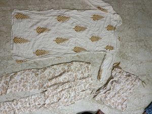 🎉🎊White Kurta Set with Golden Print...