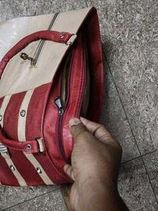Hand bag, good condition, but one zip problem