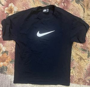 Nike Black T-Shirt (cropped)