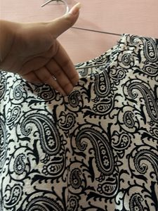 Stylish Black &amp; White Paisley Print Kurta