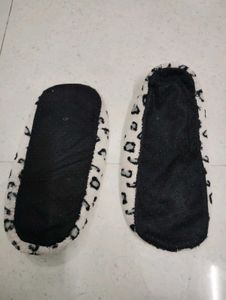 Cozy Leopard Print Slippers