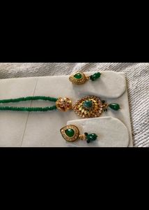Stunning Emerald &amp; Diamond Necklace Set