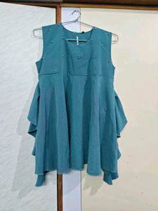 Elegant Ruffled Top with Bow ❤️