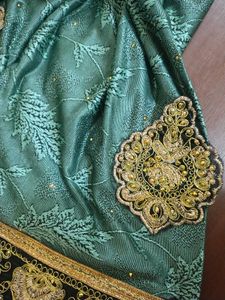 blacK velvet border saare
