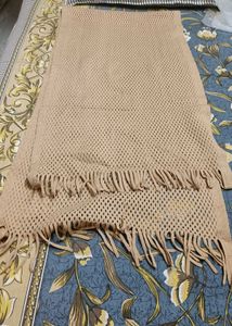 women stolll woolen