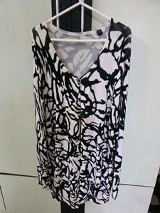 Stylish Black &amp; White Knit Cardigan