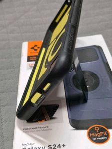 Samsung Galaxy S24+ 🛡️⚡Spigen  Armor MagFit Case