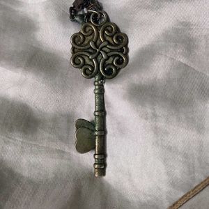 vintage key pendent necklace