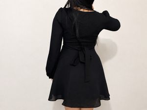 Chic Black Long Sleeve V-Neck Dress
