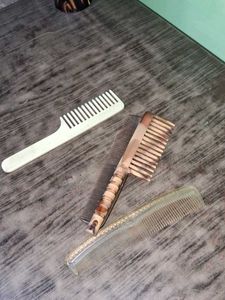 Vintage Comb Set of 4