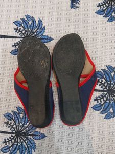 Stylish Blue &amp; Red Flip-Flops