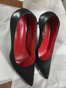 Chic Black Pointed-Toe Heels