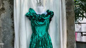 111712. Sparkling Emerald Green Gown