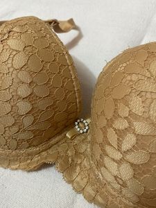 🔺PRICE DROP🔺Floral Lace Push Up Bra 32B