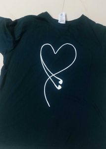 Stylish green T-Shirt with Heart Earphone Design