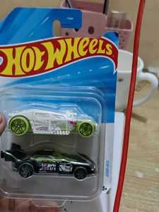 Red porche , gt runner, cyber truck green fellow